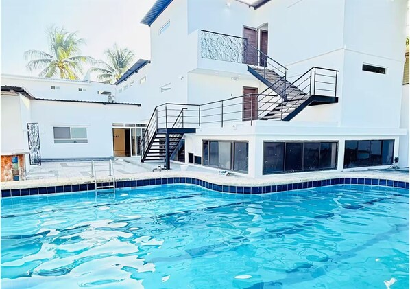 Pool - Suite 06 • 2BR + Living Room + Balcony (Guayaquil)