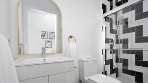 Bathroom - The Suites | Downtown Montreal (Montreal)