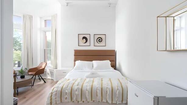 Room - The Suites | Downtown Montreal (Montreal)