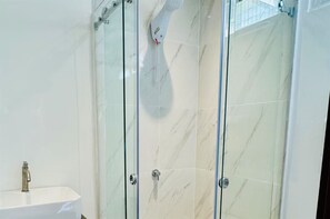 Towels, soap, toilet paper - Suite 08 • 2 Bedrooms • Boutique Mansion (Guayaquil)