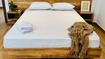 Iron/ironing board, Internet, bed sheets