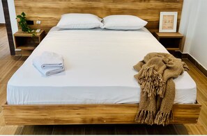 Iron/ironing board, Internet, bed sheets - Suite 08 • 2 Bedrooms • Boutique Mansion (Guayaquil)