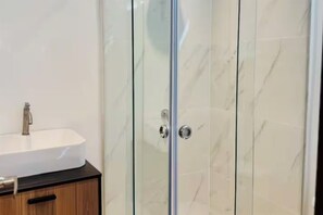 Towels, soap, toilet paper - Suite 10 • 2 Bedrooms • Boutique Mansion (Guayaquil)