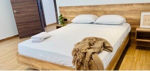 Iron/ironing board, Internet, bed sheets - Suite 10 • 2 Bedrooms • Boutique Mansion (Guayaquil)