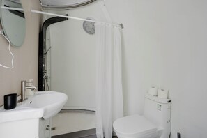 Shower, towels, soap, toilet paper - Studio Capsule Dome #16 (Nobel)