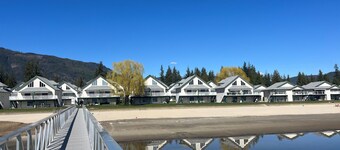Sandy beach and Boat slip condo rental on Shuswap/Mara Lake!