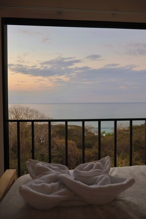 Room - Fully equipped Loft that sleeps 4, filled with eco products, high speed internet (Provincia de Puntarenas)