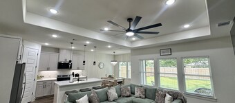 Modern 4BR Dallas Retreat Near Downtown with a 2 car Garage