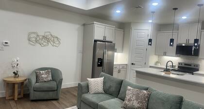 Modern 4BR Dallas Retreat Near Downtown with a 2 car Garage
