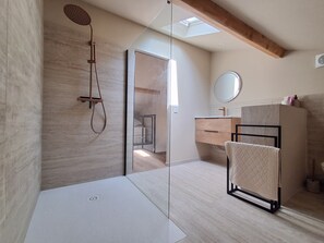 Shower, toilet paper - Vrbo Property (Apt)