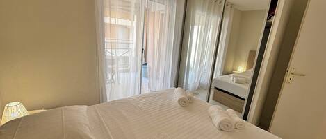 WiFi, bed sheets