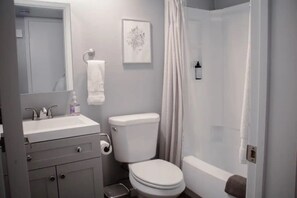 Bathroom - Cozy fully furnished retreat, 2 bed 2 bath condo in Mesa AZ - min stay 30 days (Mesa)