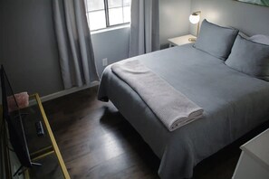 Room - Cozy fully furnished retreat, 2 bed 2 bath condo in Mesa AZ - min stay 30 days (Mesa)