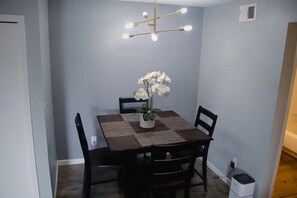 Dining - Cozy fully furnished retreat, 2 bed 2 bath condo in Mesa AZ - min stay 30 days (Mesa)