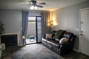 Living area - Cozy fully furnished retreat, 2 bed 2 bath condo in Mesa AZ - min stay 30 days (Mesa)