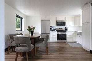 Coffee/tea maker, fridge, microwave, oven - Steps from the Lake- Sauna + Hot Tub. Unit #7 (Jones)