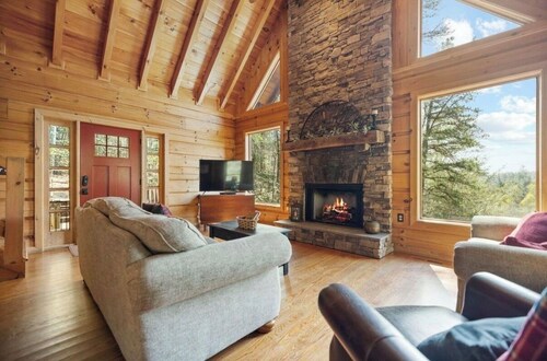 Secluded Cliffview Cabin with Amazing View & Hot Tub, Nestled on 4 Private Acres