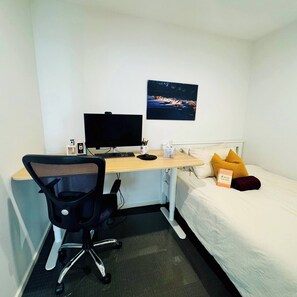 Shared Dormitory, 1 Bedroom, Balcony - Room-charming Guest Room Near Macarthur (Canberra)