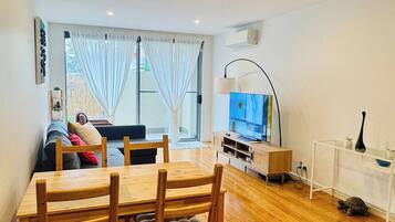 Shared Dormitory, 1 Bedroom, Balcony | Living area | Books