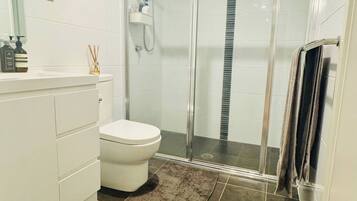 Shared Dormitory, 1 Bedroom, Balcony | Bathroom