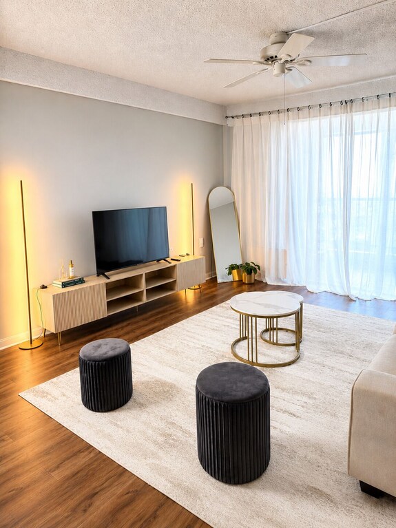 Spacious 1 Br Downtown View Near River Experiences - Splash Pad, Tulsa