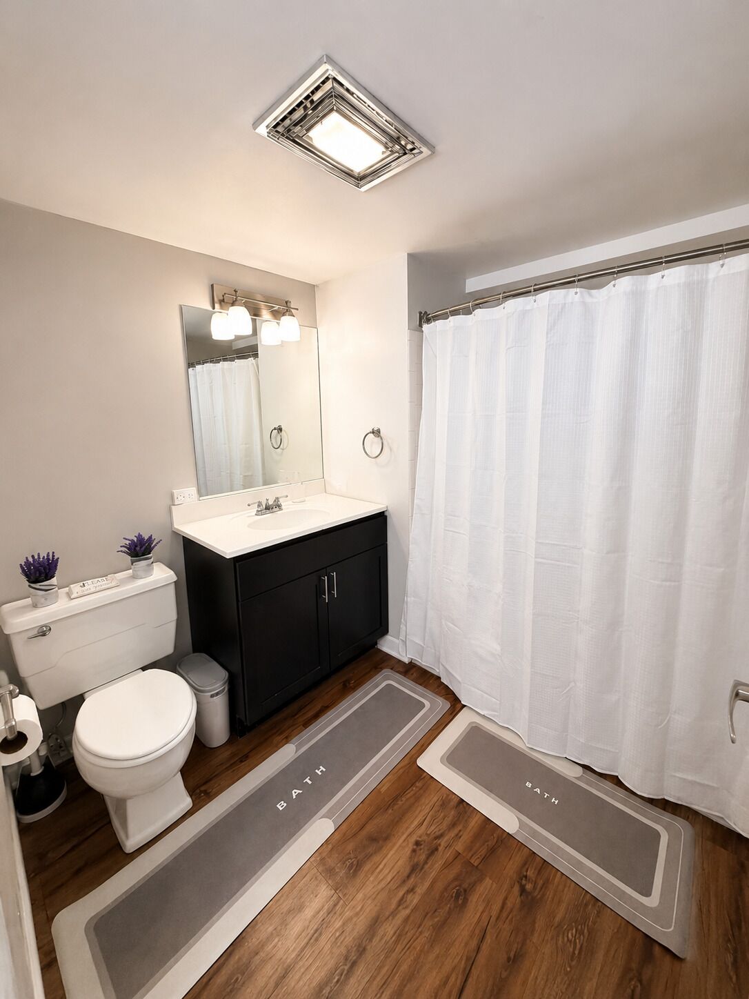 Handtücher, Seife, Shampoo, Toilettenpapier