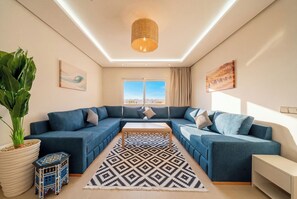 Smart TV - Ocean Breeze 2BR Ocean View Rabat Corniche by Masterhost (Rabat)