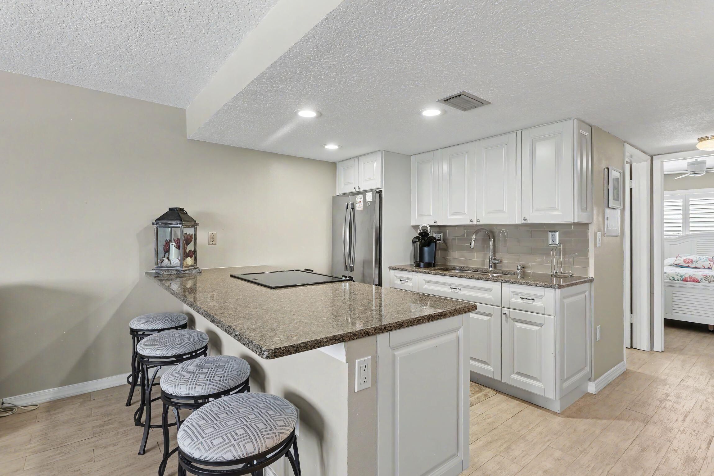 Condo, 1 Queen Bed (Sunset Chateau 502) | Private kitchen