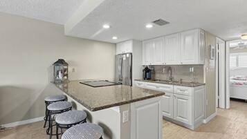 Condo, 1 Queen Bed (Sunset Chateau 502) | Private kitchen