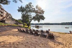 Beach nearby - Cabin Condo - Luxury Beachfront at Delton Grand (Wisconsin Dells)
