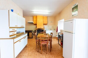 Fridge, microwave, oven, toaster - Chez Momo 2/4 persons (SAINT DENIS EN MARGERIDE)