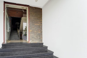 House | Reception
