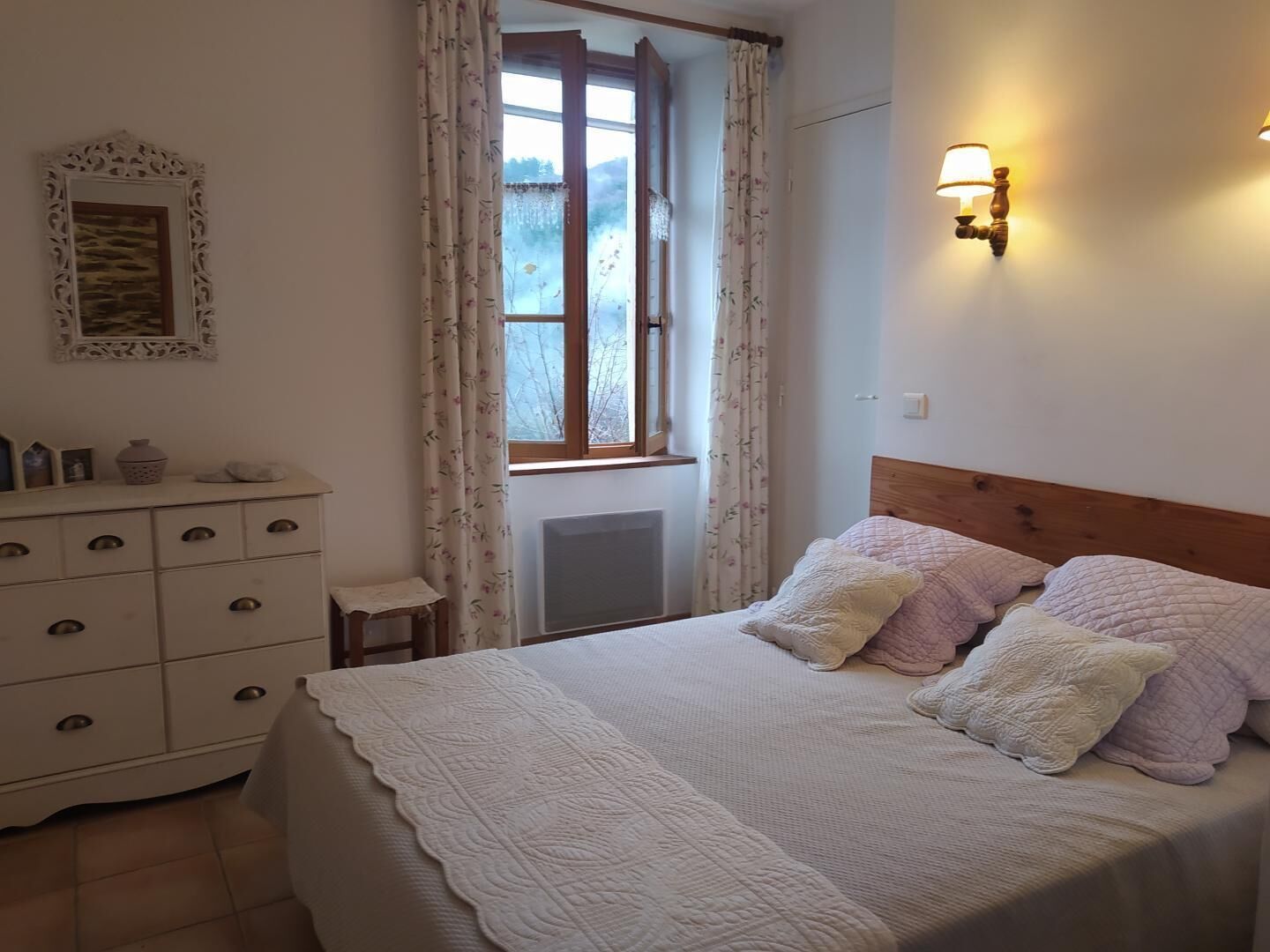 Iron/ironing board, travel cot