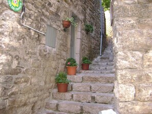 Property grounds - Gîte de la Volte in Sainte Enimie (SAINTE-ENIMIE)