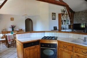 Fridge, microwave, oven, dishwasher - La Grange de Chams - BEL-AIR-VAL-D'ANCE (BEL-AIR-VAL-D'ANCE)