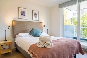 Bureau, fer et planche à repasser, Wi-Fi gratuit, draps fournis