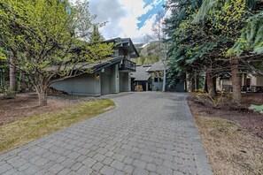 Exterior - Abode at Guyer Hot Springs, walk to lift, hot tub (Ketchum)