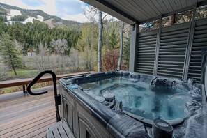 Outdoor spa tub - Abode at Guyer Hot Springs, walk to lift, hot tub (Ketchum)