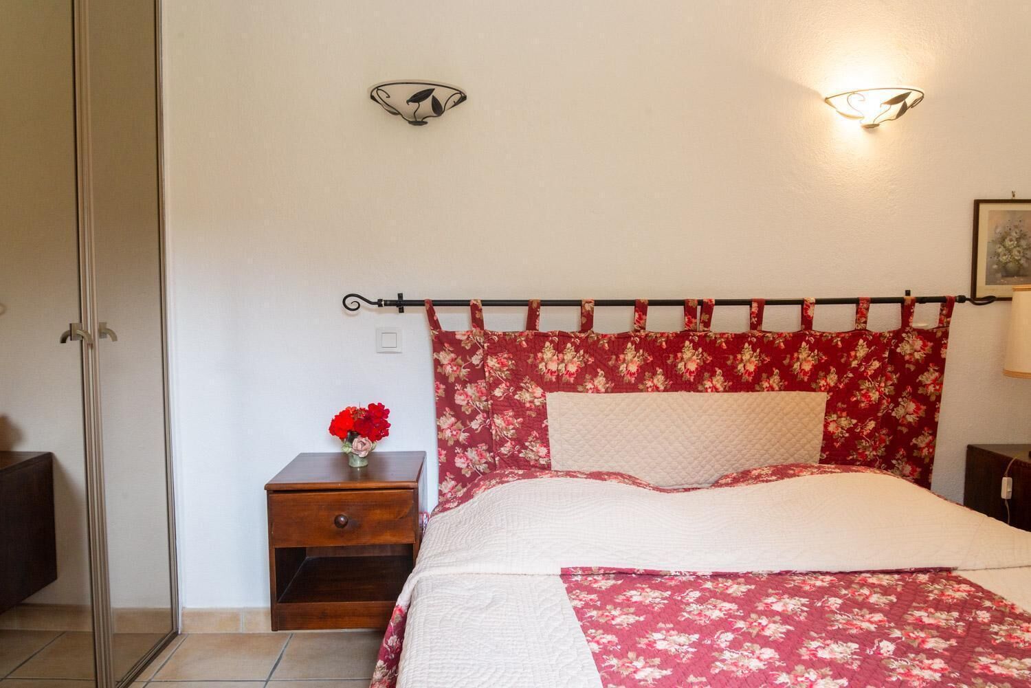 Iron/ironing board, travel cot