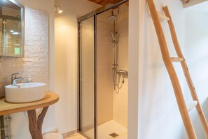 Shower, hair dryer - EcoGîte Cévénola 5/6 persons (MOLEZON)