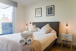 1 bedroom, desk, iron/ironing board, free WiFi - Las Condes: Balcony, Nearby Metro and Amenities (Las Condes)
