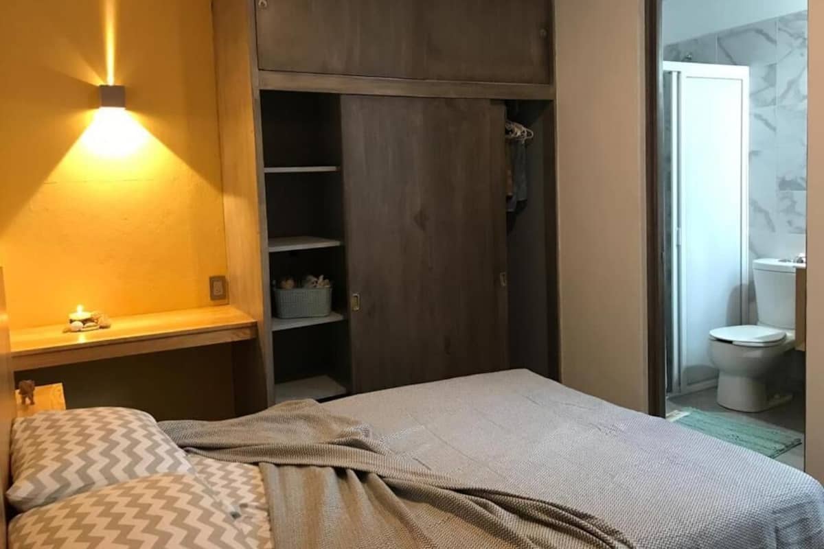 Iron/ironing board, WiFi (free)