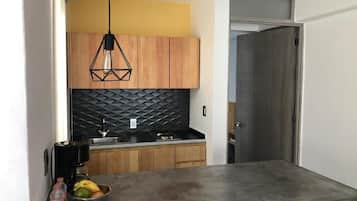 Apartment, 1 Bedroom, Courtyard View | Private kitchen