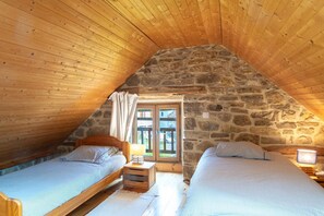 Iron/ironing board, travel cot, free WiFi, bed sheets - LA MAISON DE JULIETTE (LES SALELLES)