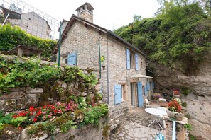 Exterior - Gîtes de France 3/5 pers in Saint-Chély-du-Tarn (SAINT-CHELY-DU-TARN)