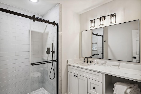 Condo, Multiple Beds (Destin Towers 151- Shore Elegance) | Bathroom - Destin Towers 151- Shore Elegance (Destin)