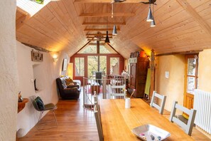 Dining - EcoGîte Nature de Bieisses (QUEZAC)