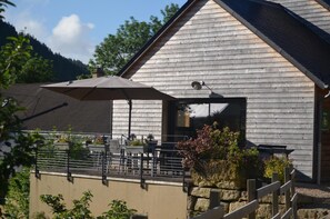 Outdoor dining - Gîte Les Falaises in Barjac (BARJAC)