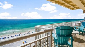 A balcony with a view of a beach and ocean. - Destin Towers 122- Destin Dream (Destin)