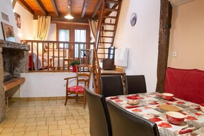Dining - La Grange - 4/6 people (SAINT-PIERRE-DE-NOGARET)